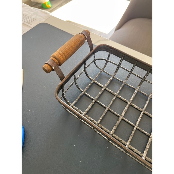 Rustic Metal Wire Storage Basket Tray Caddy with Wood Handles Farmhouse Kitchen - Picture 2 of 3